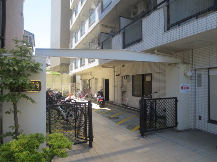 物件外観写真2　(エントランス部分)