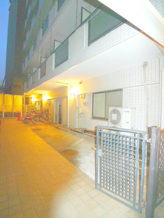 物件外観写真3　(駐輪場)