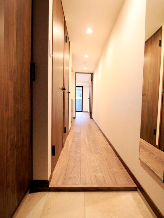 物件内観写真7　(玄関)