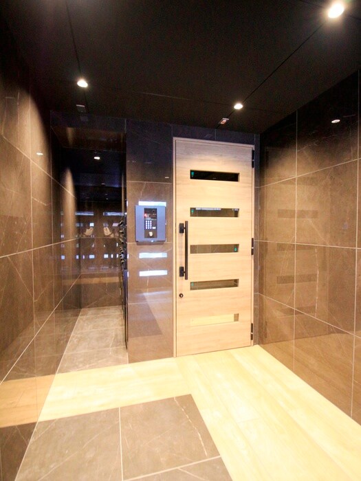 物件外観写真4　(エントランス部分)