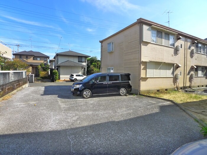 物件外観写真5　(駐車場)