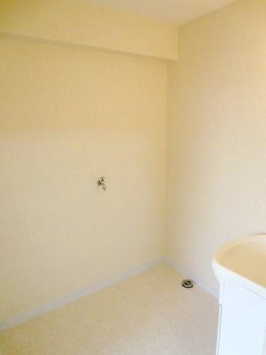 物件内観写真9　(洗濯機置場)