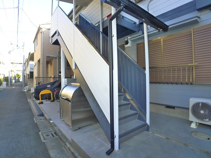 物件外観写真3　(エントランス部分)