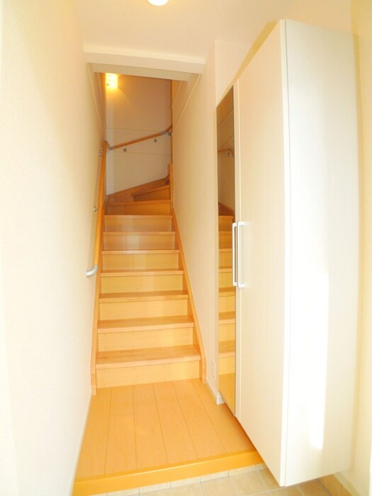 物件内観写真4　(玄関)