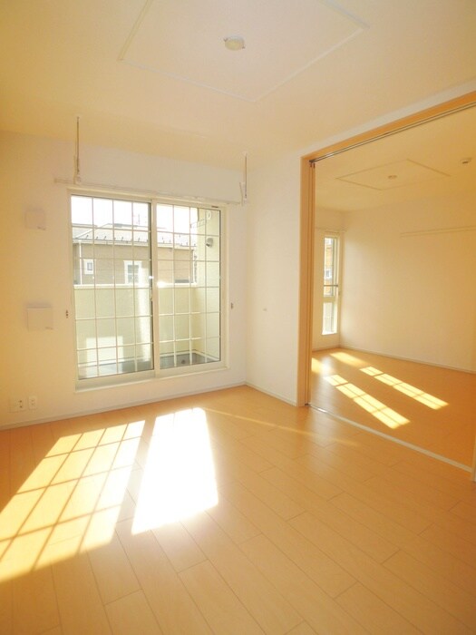 物件内観写真8　(室内からの展望)