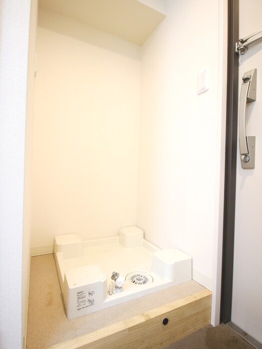 物件内観写真15　(洗濯機置場)