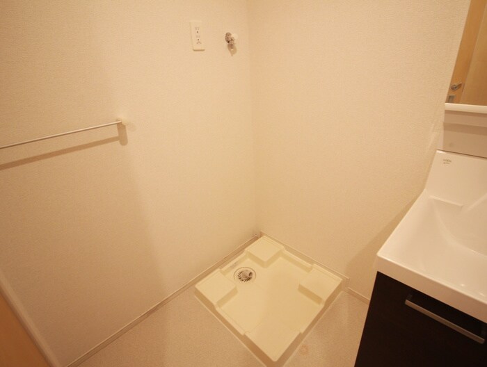 物件内観写真13　(洗濯機置場)