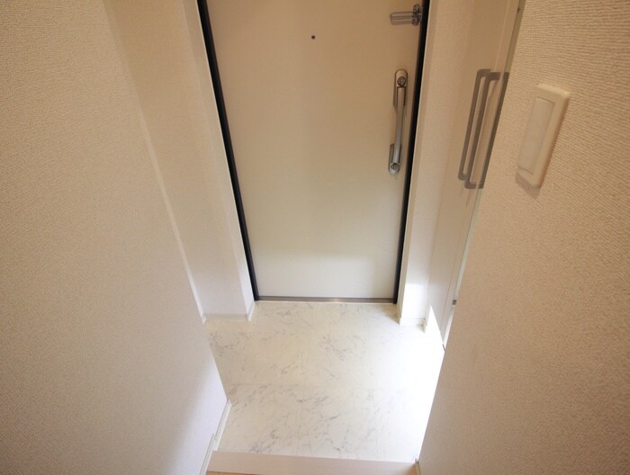 物件内観写真15　(玄関)