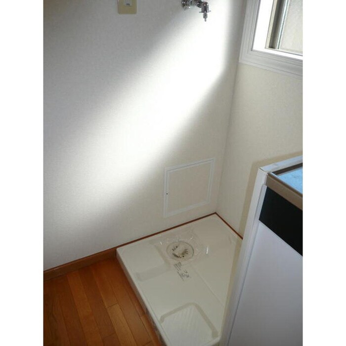 物件内観写真13　(洗濯機置場)