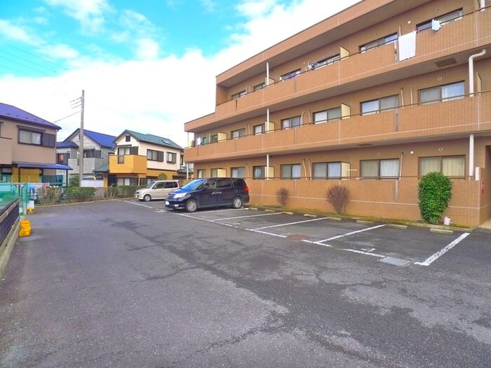 物件外観写真3　(駐車場)