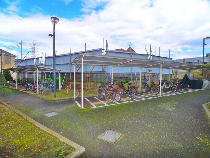 物件外観写真4　(駐輪場)