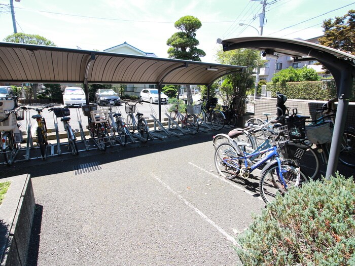 物件外観写真3　(駐輪場)