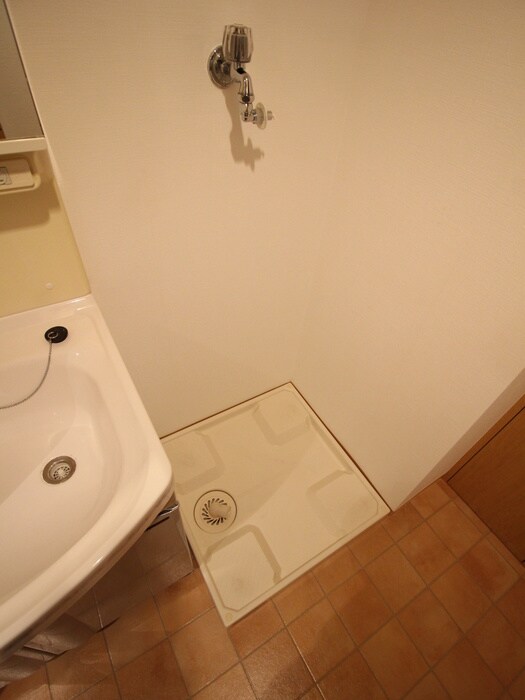 物件内観写真12　(洗濯機置場)