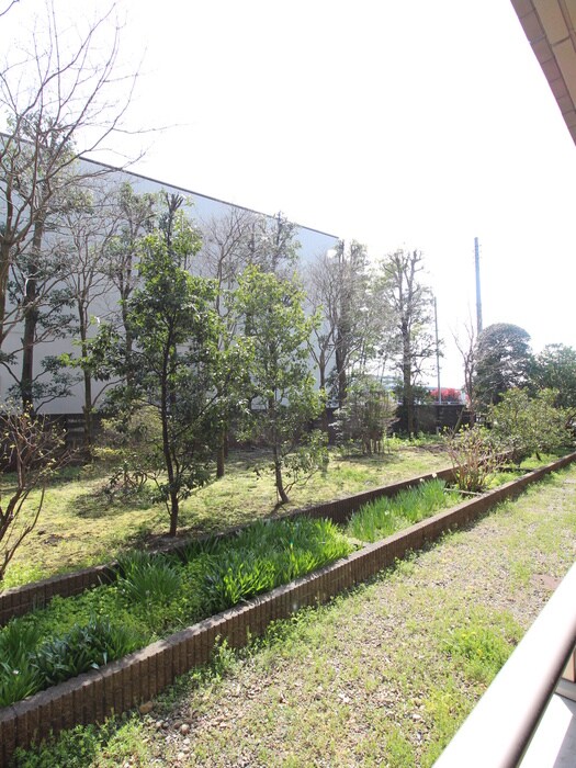 物件内観写真16　(室内からの展望)