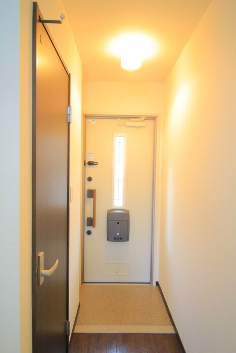 物件内観写真17　(玄関)