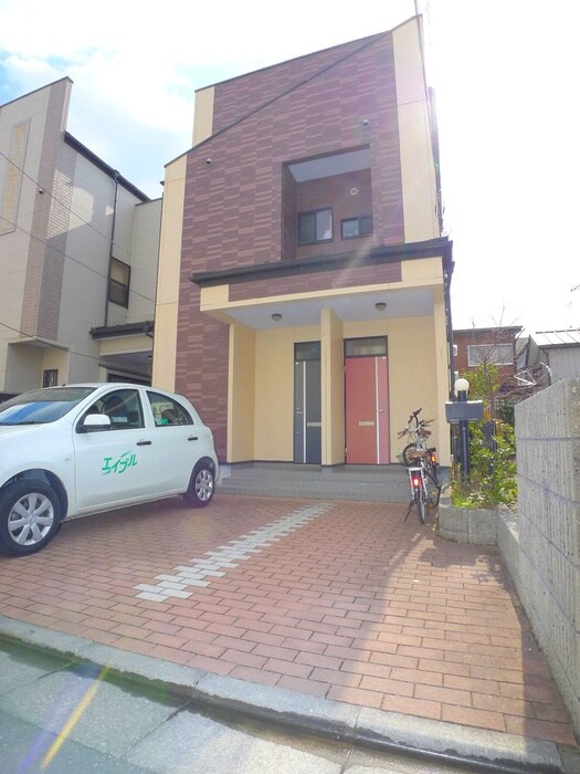 物件外観写真3　(駐車場)