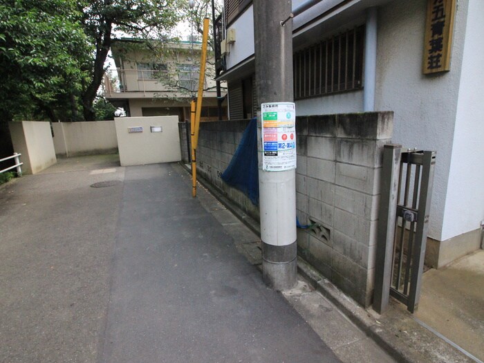 物件外観写真6　(エントランス部分)