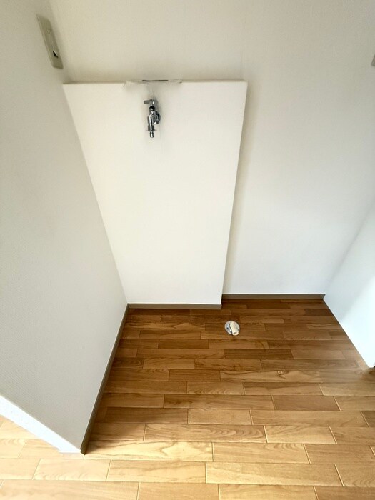 物件内観写真16　(洗濯機置場)