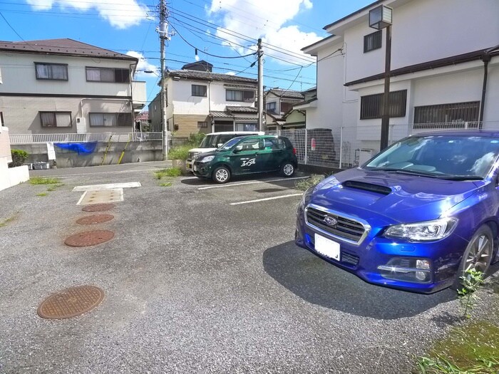 物件外観写真2　(駐車場)