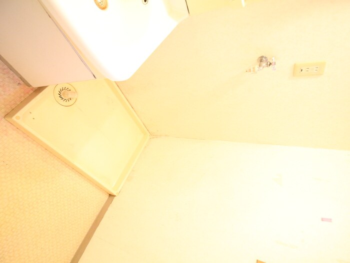 物件内観写真11　(洗濯機置場)