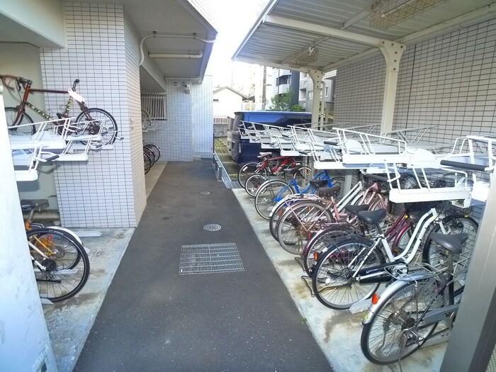 物件外観写真3　(駐輪場)