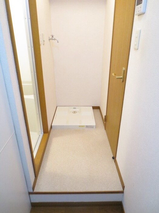 物件内観写真11　(洗濯機置場)