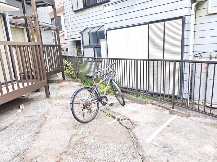 物件外観写真3　(駐輪場)
