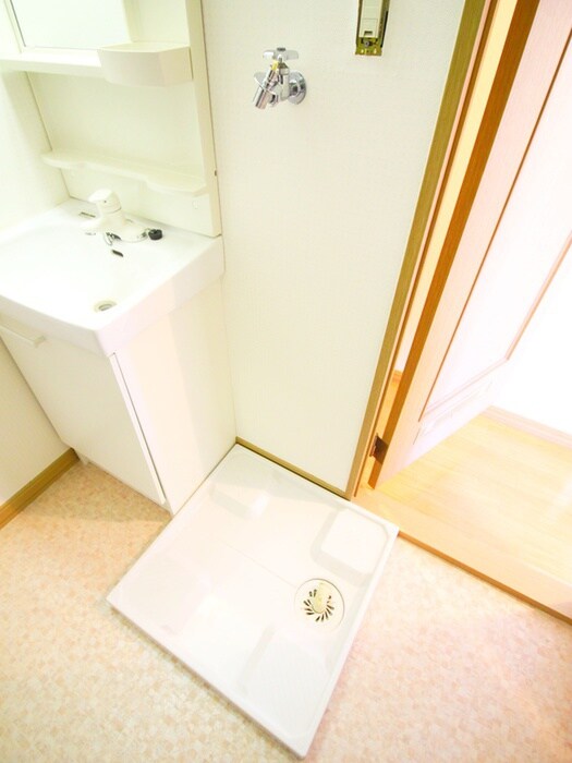 物件内観写真11　(洗濯機置場)