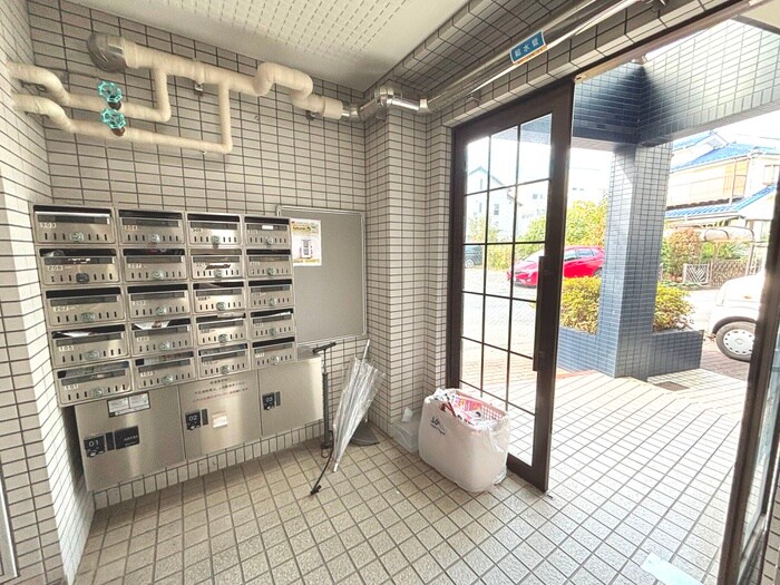 物件外観写真4　(エントランス部分)