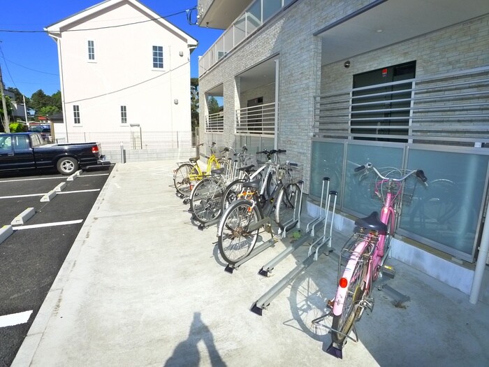 物件外観写真3　(駐輪場)
