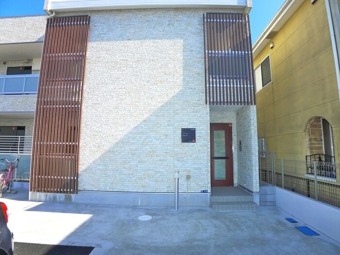 物件外観写真5　(エントランス部分)