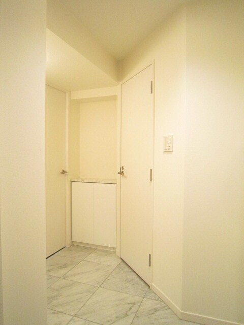 物件内観写真7　(玄関)