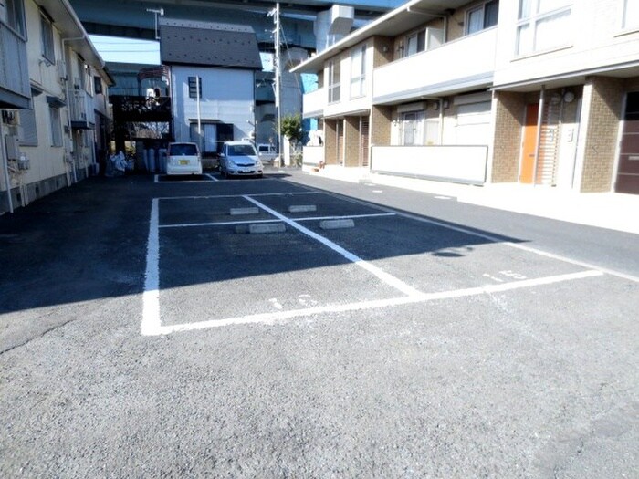 物件外観写真3　(駐車場)
