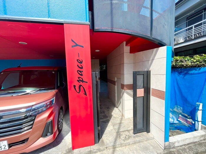 物件外観写真4　(エントランス部分)