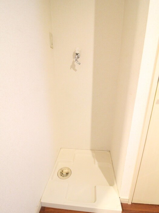 物件内観写真16　(洗濯機置場)