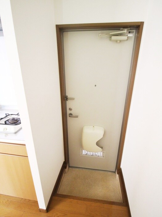 物件内観写真11　(玄関)