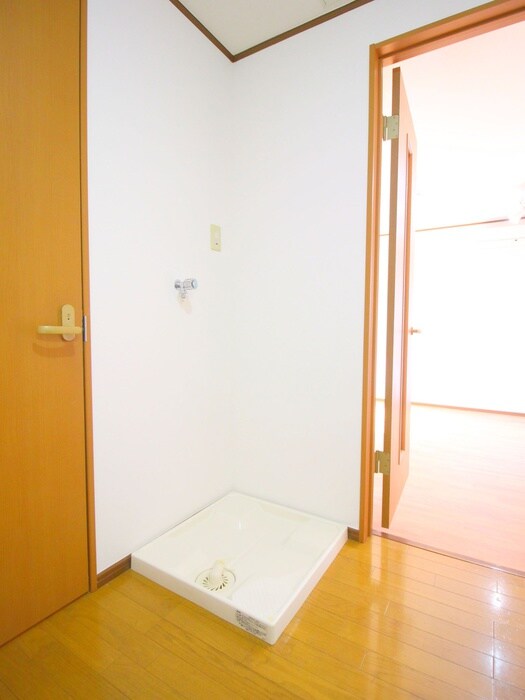 物件内観写真15　(洗濯機置場)