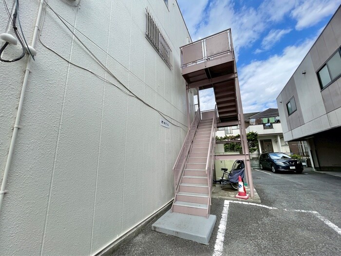 物件外観写真2　(エントランス部分)