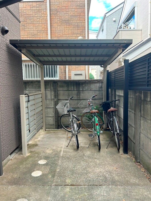 物件外観写真3　(駐輪場)