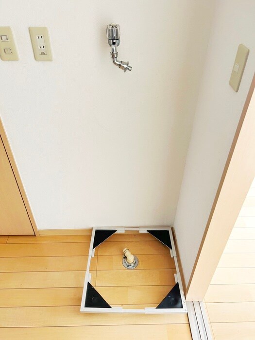 物件内観写真13　(洗濯機置場)