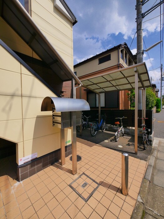 物件外観写真2　(エントランス部分)