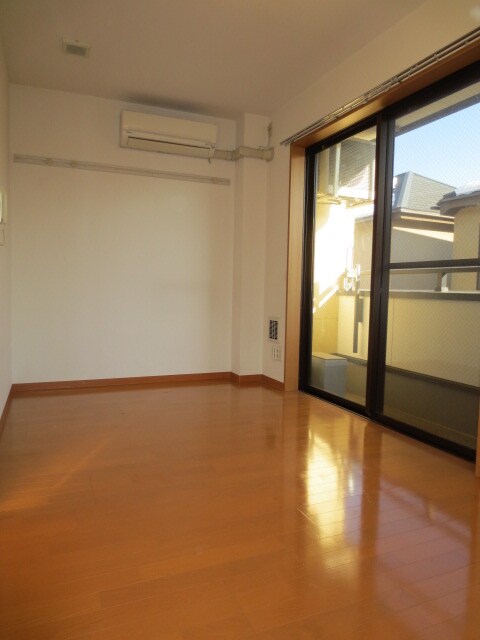 物件内観写真4　(室内からの展望)