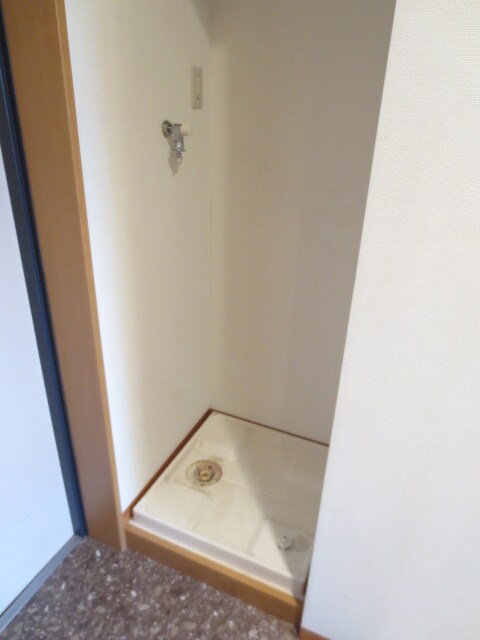 物件内観写真13　(洗濯機置場)