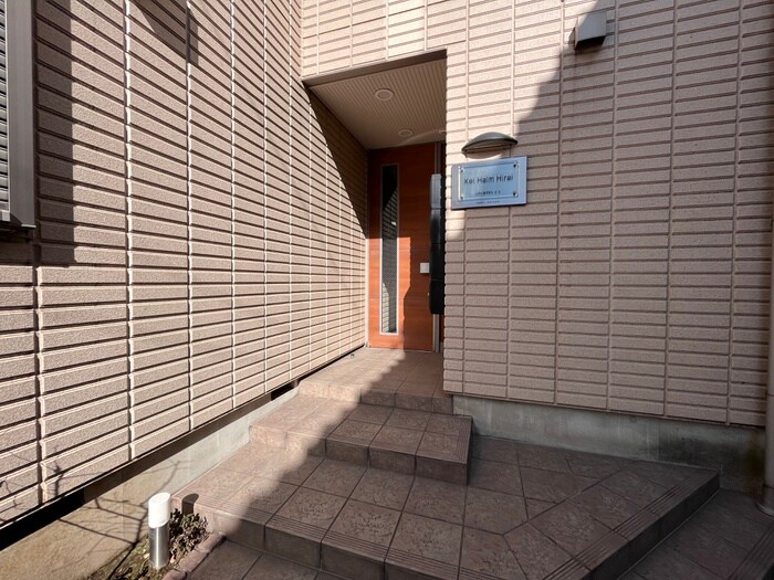 物件外観写真2　(エントランス部分)