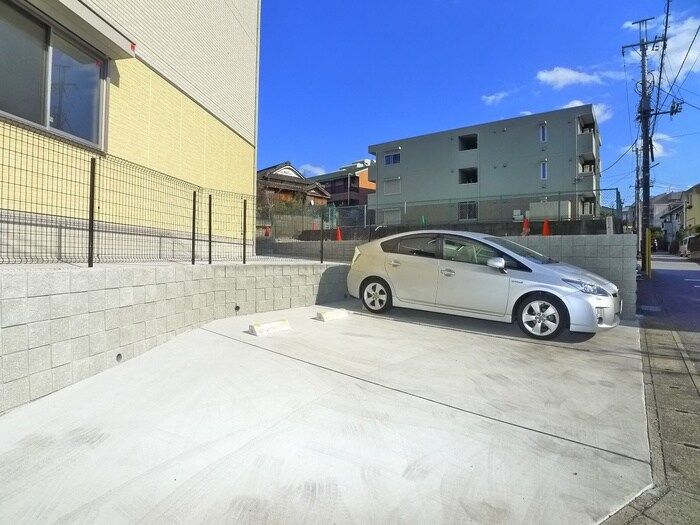 物件外観写真6　(駐車場)