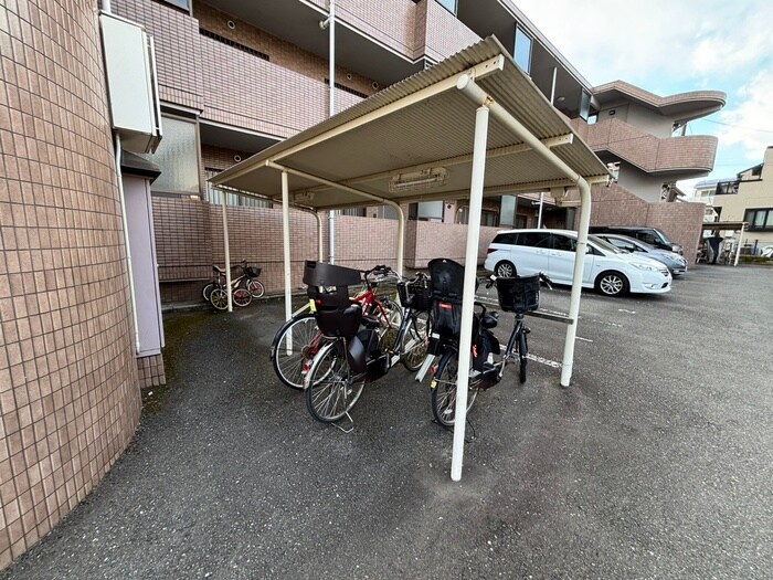 物件外観写真5　(駐輪場)