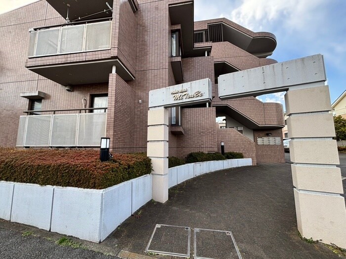 物件外観写真6　(エントランス部分)