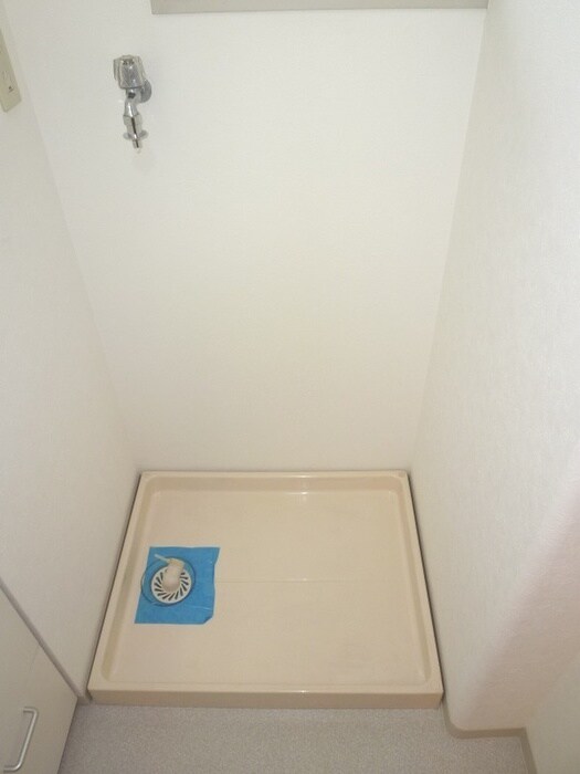 物件内観写真12　(洗濯機置場)