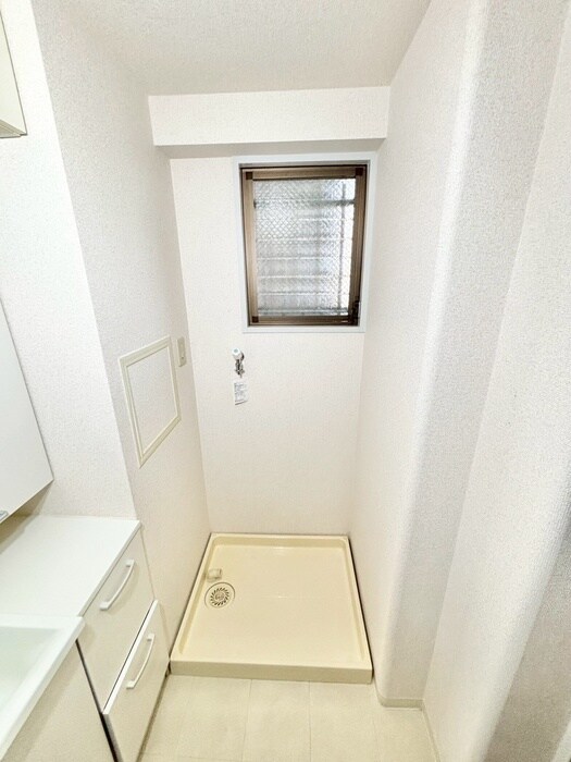 物件内観写真12　(洗濯機置場)