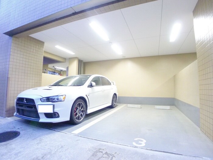 物件外観写真4　(駐車場)